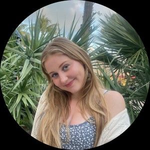 Meet your Posher, Claudia